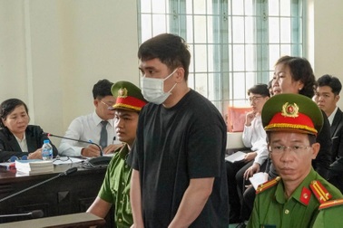 Tiếp tục hoãn phiên tòa xét xử tài xế cán chết nữ sinh Vĩnh Long