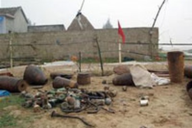 Cưa bom lấy phế liệu, 4 người thiệt mạng