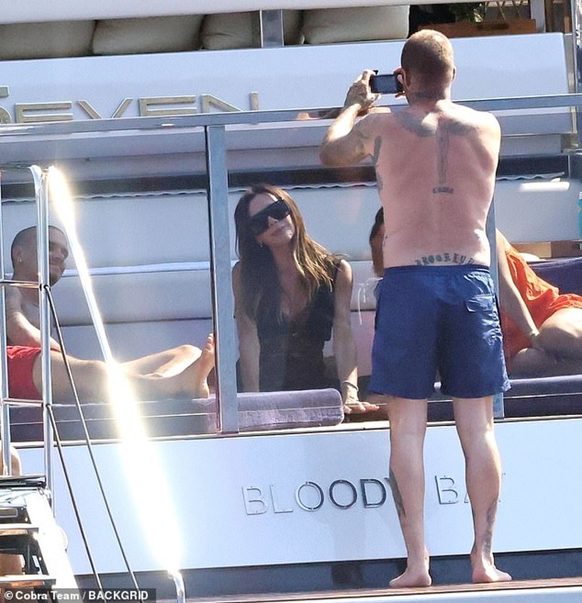 Gia đình Beckham tận hưởng kỳ nghỉ dưỡng trên siêu du thuyền - 5