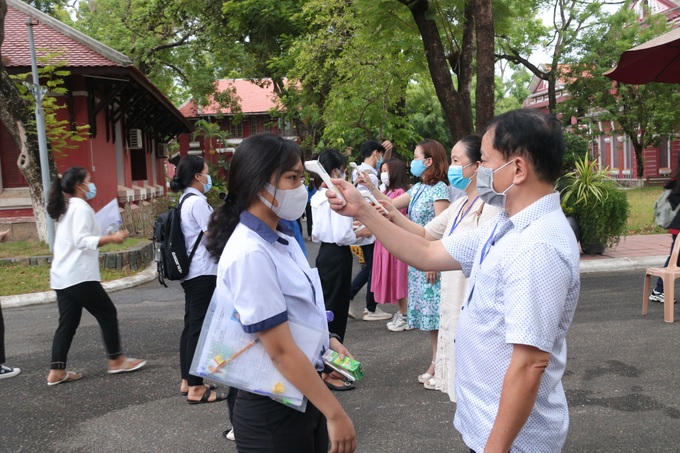 Gần 22.000 thí sinh tại Huế và Quảng Trị bước vào môn thi đầu tiên tại kỳ thi tốt nghiệp THPT Quốc gia 2021 - Ảnh 2.