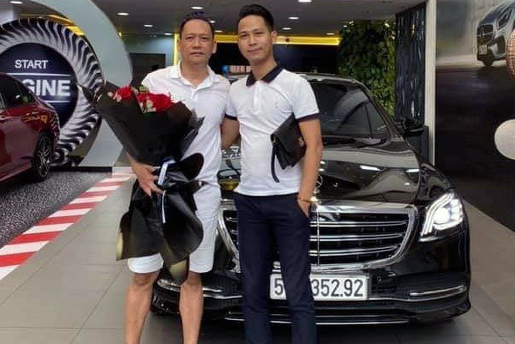 Xe Mercedes S450 giá gần 5 tỷ đồng của ca sĩ Duy Mạnh bốc cháy trong đêm - 1 Xe Mercedes S450 giá gần 5 tỷ đồng của ca sĩ Duy Mạnh bốc cháy trong đêm - 1