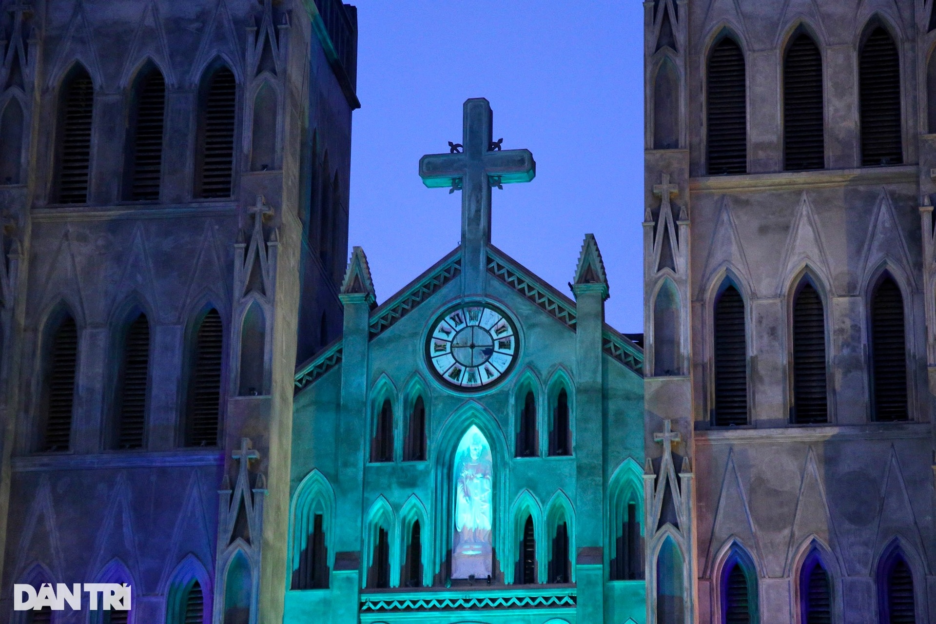 So sánh hình ảnh Nhà Thờ Lớn Hà Nội trước và sau khi trùng tu sửa chữa - 26