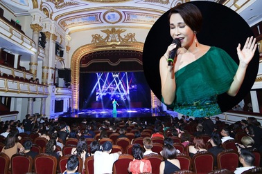 Ca sỹ Uyên Linh “phiêu” toàn bản hit khiến Nhà hát Lớn “thất thủ”