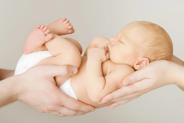 Cha mẹ đẻ có được đòi lại con từ cha mẹ nuôi?