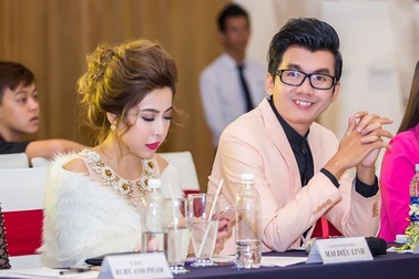 Á vương, bác sĩ Ký Quốc Đạt lịch lãm ngồi "ghế nóng"