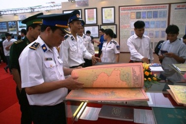 Trưng bày hơn 100 tư liệu quý về Hoàng Sa và Trường Sa