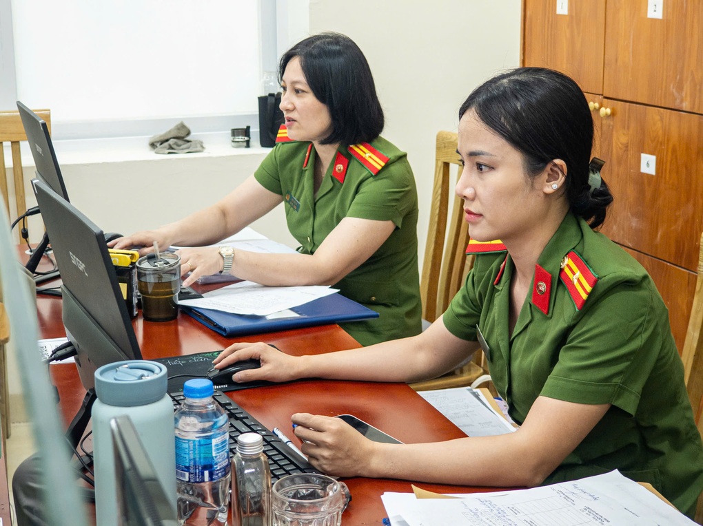 Công an xã, phường ở Hà Nội sẵn sàng làm ngoài giờ để cấp đăng ký xe - 3 Công an xã, phường ở Hà Nội sẵn sàng làm ngoài giờ để cấp đăng ký xe - 3