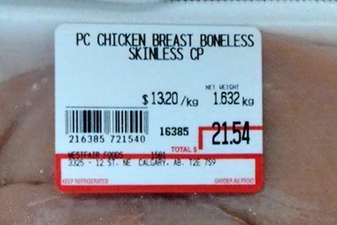 Gà ngoại rẻ bất thường: Tính ra gà lông chỉ còn 10.000 đồng/kg