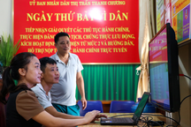 Làm việc thứ bảy, cán bộ vất vả nhưng người dân vui