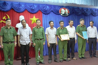 Vụ thương lái bị tố trộm tôm: Bắt nhiều đối tượng