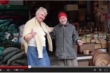 Quốc tế hạnh phúc, lắc lư với “Happy in Danang, Vietnam”