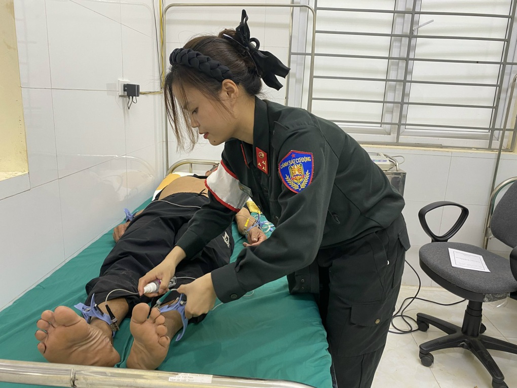 Bộ Tư lệnh CSCĐ tặng 2 phòng học cho trẻ em Điện Biên - 2 Bộ Tư lệnh CSCĐ tặng 2 phòng học cho trẻ em Điện Biên - 2