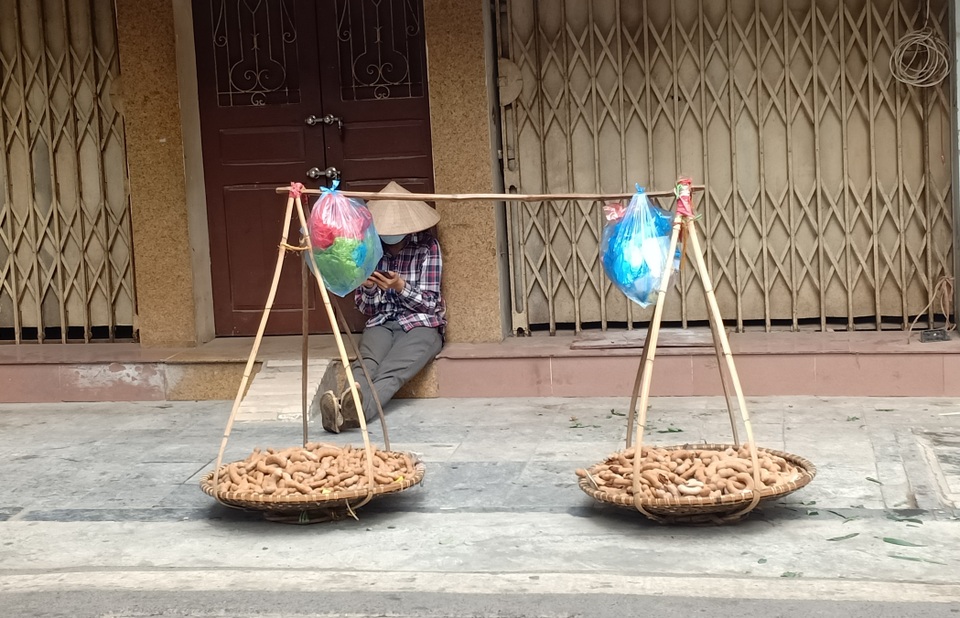 Bươn chải những gánh hàng rong ngày cuối năm - 4 Bươn chải những gánh hàng rong ngày cuối năm - 4