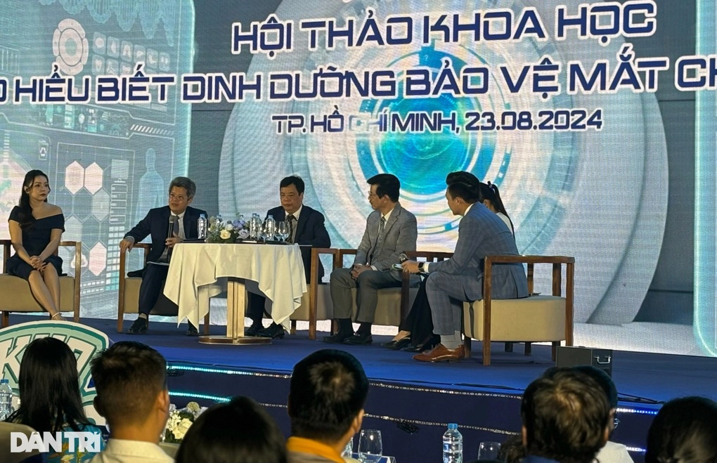 Ánh sáng xanh có phải thủ phạm gây cận thị, hại mắt? - 1 Ánh sáng xanh có phải thủ phạm gây cận thị, hại mắt? - 1