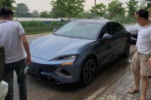 Sedan chạy điện Trung Quốc ngang cỡ Toyota Camry lộ diện tại Việt Nam