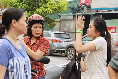 Ngày đầu “cuộc đua” vào lớp 10: Thí sinh hồi hộp, phụ huynh thấp thỏm