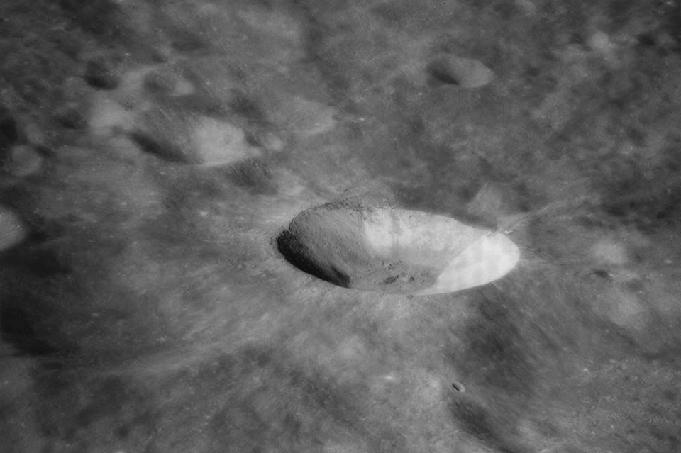 NASA tham vọng biến một miệng núi lửa Mặt trăng thành một kính viễn vọng - 1 NASA tham vọng biến một miệng núi lửa Mặt trăng thành một kính viễn vọng - 1