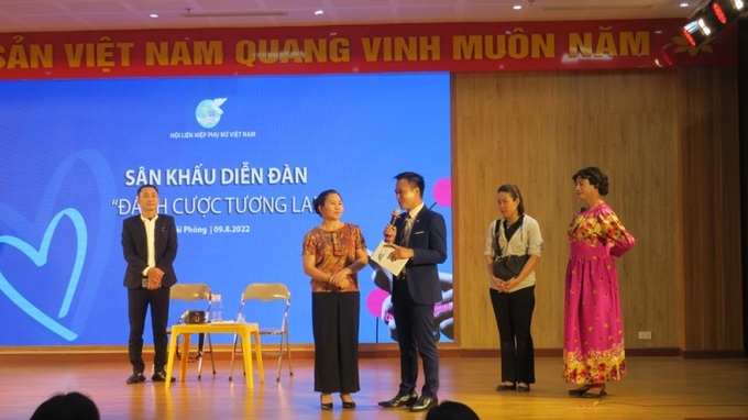 Tiểu phẩm kịch “Đánh cược tương lai” của đoàn diễn viên thuộc Cung Văn hóa – Thể thao thanh niên thành phố Hải Phòng, có nội dung tuyên truyền về nạn nhân của một vụ mua bán người.