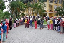 3 “cây ATM gạo” tại Huế “vật lộn” với lượng người đến quá đông