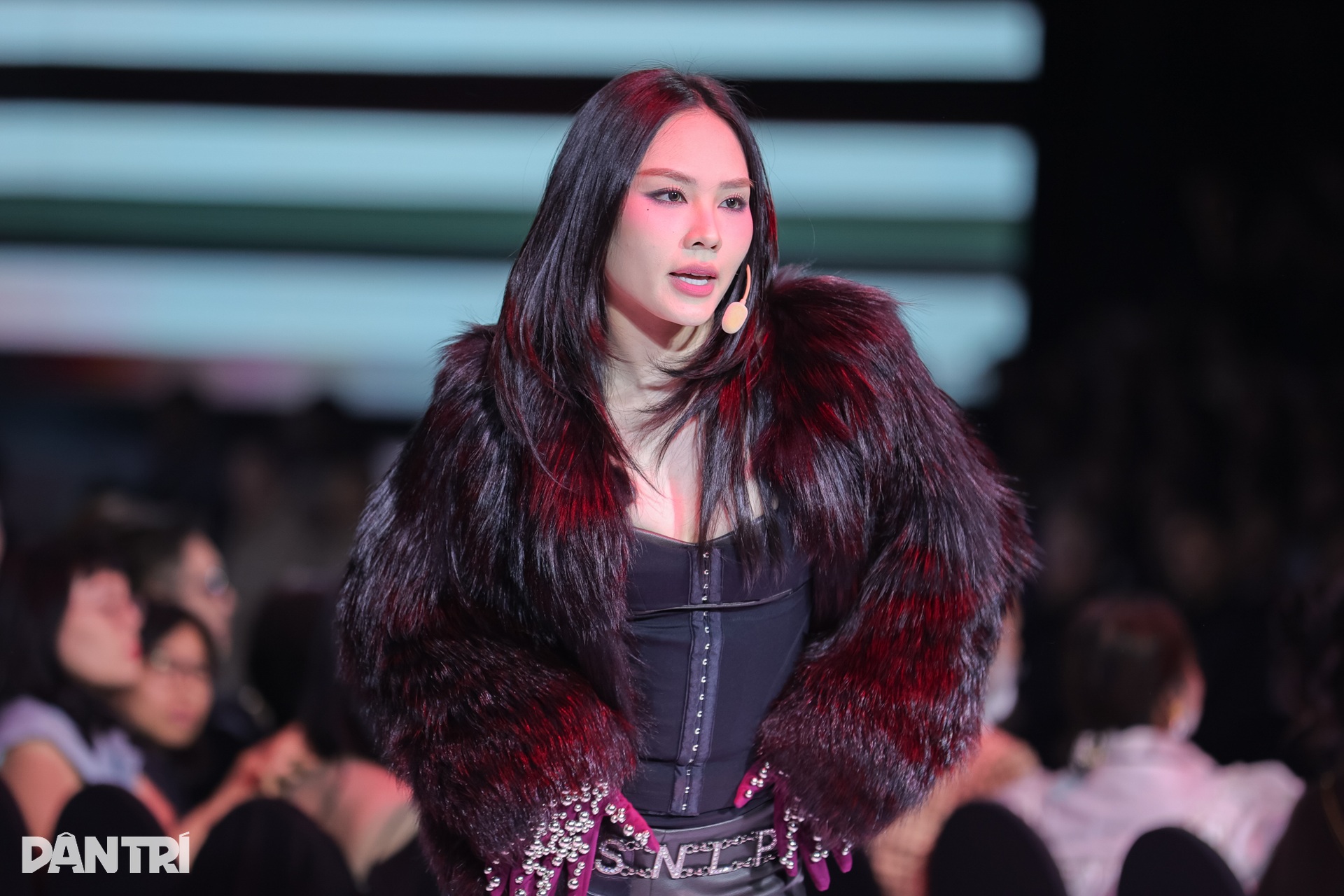 Hoa hậu Mai Phương lột xác trở thành ca sĩ, diễn vũ đạo bốc lửa - 7 Hoa hậu Mai Phương lột xác trở thành ca sĩ, diễn vũ đạo bốc lửa - 7