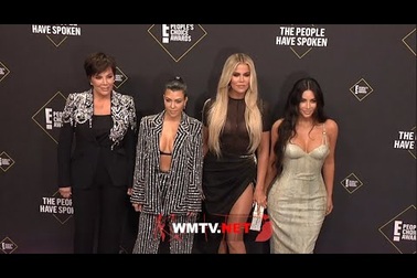 Kim Kardashian dự tiệc cùng mẹ và các chị em