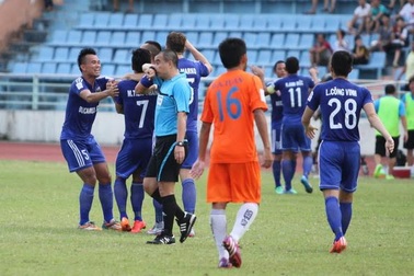 Đánh bại SHB Đà Nẵng, B.Bình Dương vững ngôi đầu bảng