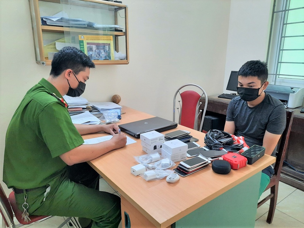 Tranh thủ đi ăn trộm lấy tiền tiêu trong khi chờ việc làm - 1 Tranh thủ đi ăn trộm lấy tiền tiêu trong khi chờ việc làm - 1