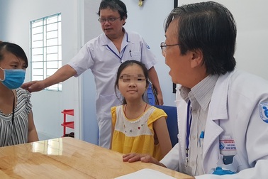 Khối u ác tính khiến bé gái mất gần hết 2 bên phổi