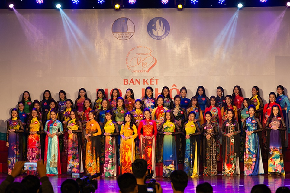 “Vẻ đẹp của sự thông minh” miền Trung thi Hoa khôi sinh viên Việt Nam - 1 “Vẻ đẹp của sự thông minh” miền Trung thi Hoa khôi sinh viên Việt Nam - 1