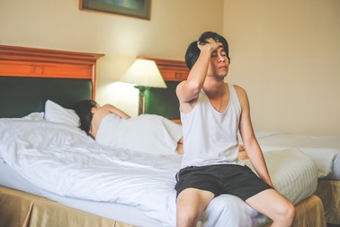 Tôi sợ "thân mật" sau khi nghe lén vợ chê tôi không bằng người cũ