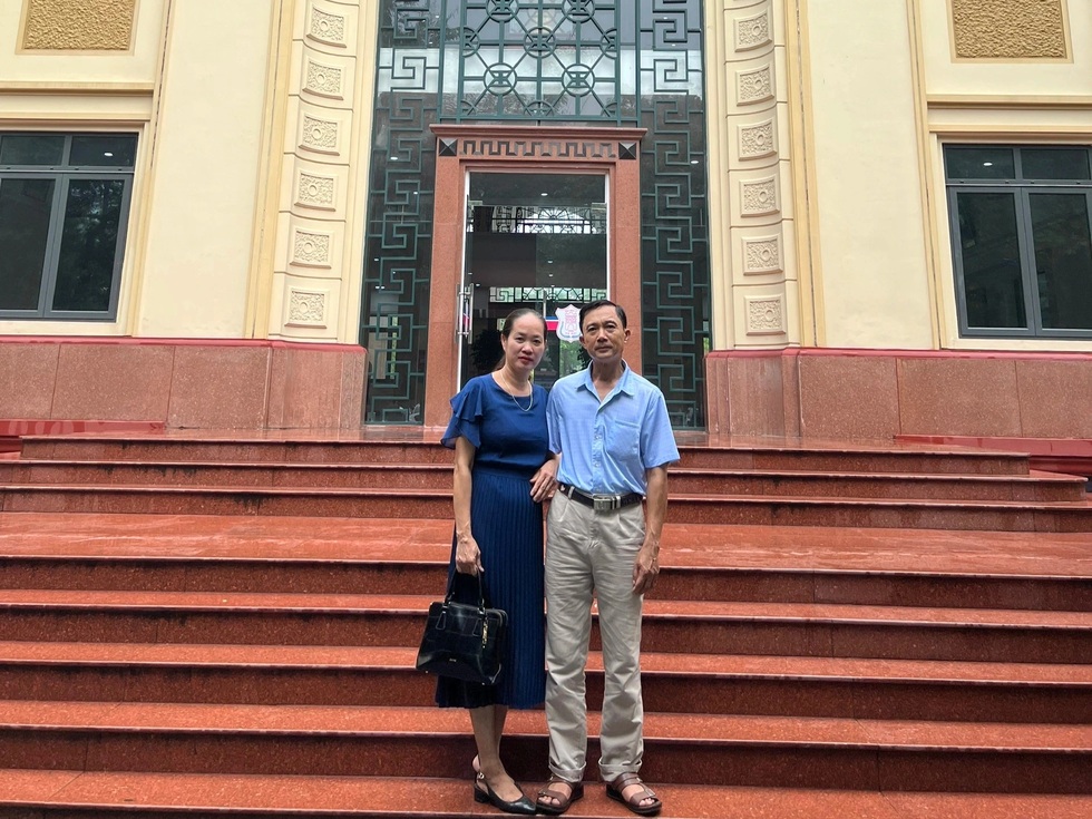 Hà Nội:  Bố thợ xây, mẹ cấy thuê, con học trường Y, người du học Pháp - 7 Hà Nội:  Bố thợ xây, mẹ cấy thuê, con học trường Y, người du học Pháp - 7