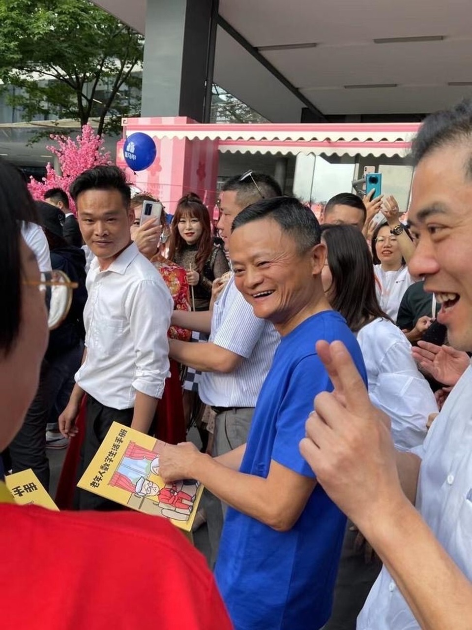 Jack Ma bất ngờ xuất hiện trước công chúng sau thời gian dài vắng bóng - 1 Jack Ma bất ngờ xuất hiện trước công chúng sau thời gian dài vắng bóng - 1
