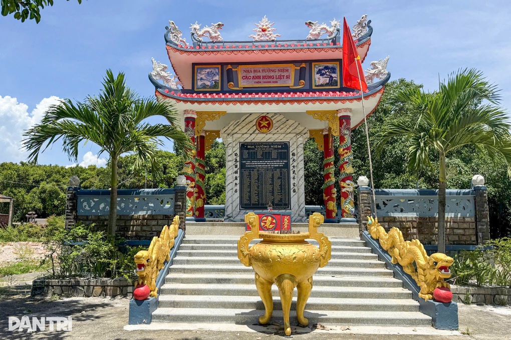 Cả làng cùng giữ hương ước với rừng thiêng giữa lòng thành phố - 4 Cả làng cùng giữ hương ước với rừng thiêng giữa lòng thành phố - 4