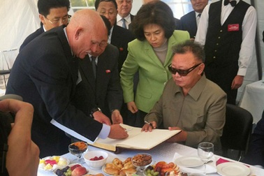 Nhà lãnh đạo Triều Tiên bơi trong nước hồ Baikal ở Nga