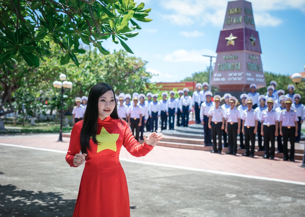 Dàn nhạc giao hưởng Việt Nam biểu diễn trên biển ở phim về Trường Sa - 1 Dàn nhạc giao hưởng Việt Nam biểu diễn trên biển ở phim về Trường Sa - 1