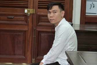 Người đàn ông ở TPHCM đăng clip “mây mưa” với bạn gái lên mạng xã hội