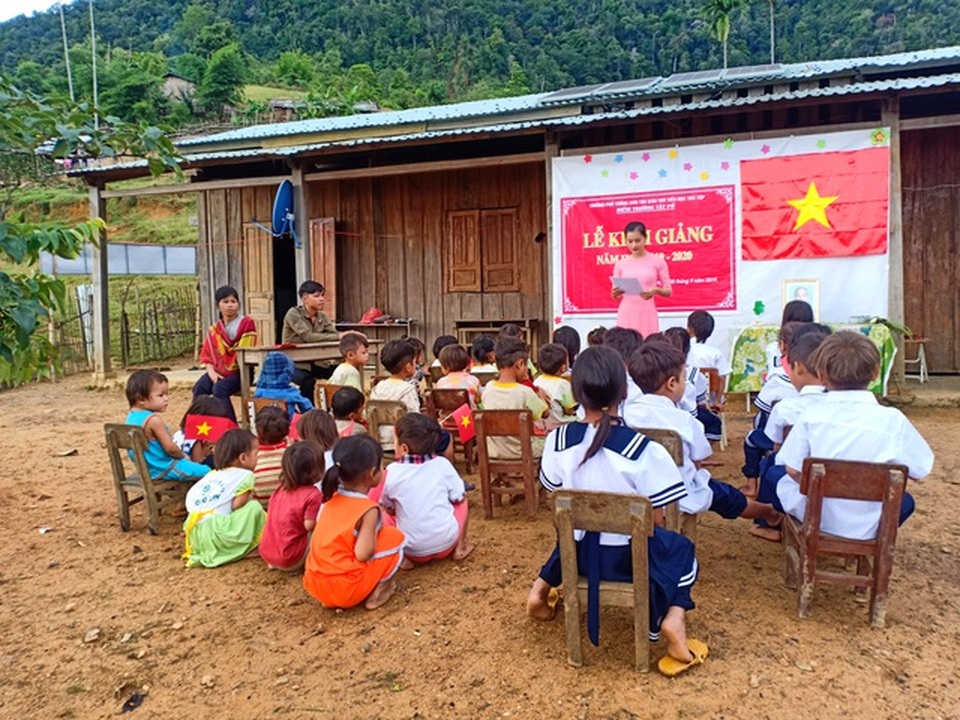 Không thể nói hết những tấm lòng, sự hy sinh của các thầy cô - 3 Không thể nói hết những tấm lòng, sự hy sinh của các thầy cô - 3