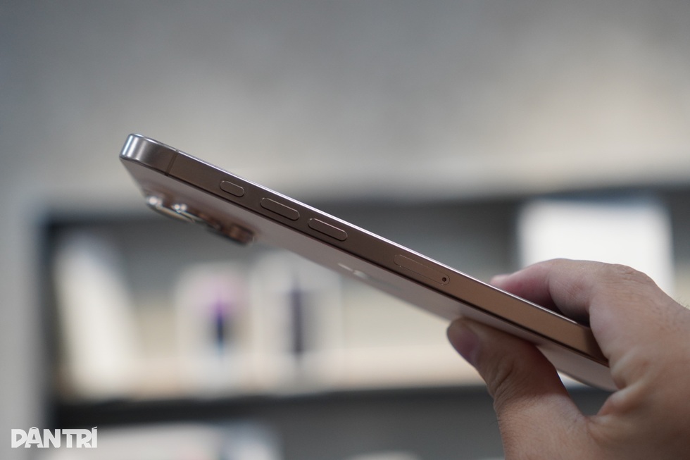 iPhone 16 Pro Max xách tay về Việt Nam, giá 79 triệu đồng - 3 iPhone 16 Pro Max xách tay về Việt Nam, giá 79 triệu đồng - 3