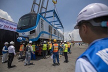 Cận cảnh hai đoàn tàu cuối cùng của tuyến metro số 1 về tới TPHCM