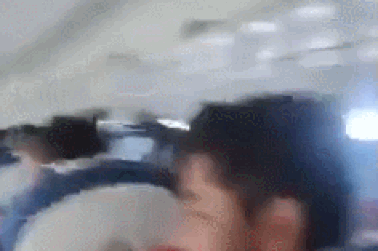 Khoảnh khắc cuối cùng trong máy bay gặp nạn đáng sợ đến mức nào?