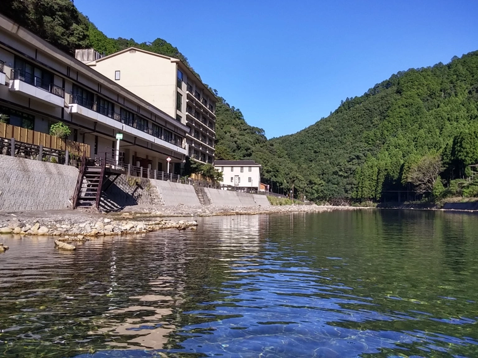 Nơi du khách tự đào bể tắm onsen giữa dòng sông - 1 Nơi du khách tự đào bể tắm onsen giữa dòng sông - 1