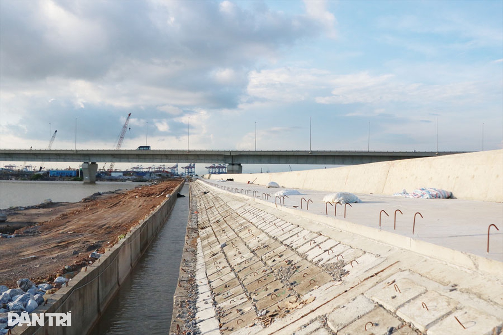 Ngắm tuyến đê biển bảo vệ 2.000ha đất lấn biển ở Hải Phòng sắp hoàn thành - 4 Ngắm tuyến đê biển bảo vệ 2.000ha đất lấn biển ở Hải Phòng sắp hoàn thành - 4