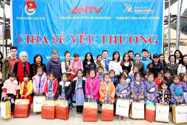 Nhiều cảm xúc sau chuyến thiện nguyện “Chia sẻ yêu thương”