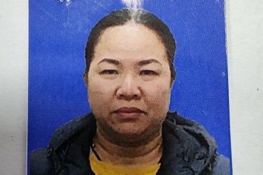 "Nữ quái" giả danh công an, lừa xin việc, đổi tiền mới