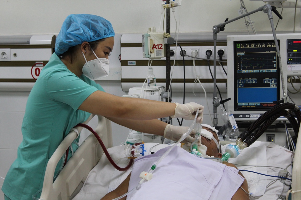 Bác sĩ kêu cứu cho người ngư dân bám biển Trường Sa đang nguy kịch - 5 Bác sĩ kêu cứu cho người ngư dân bám biển Trường Sa đang nguy kịch - 5
