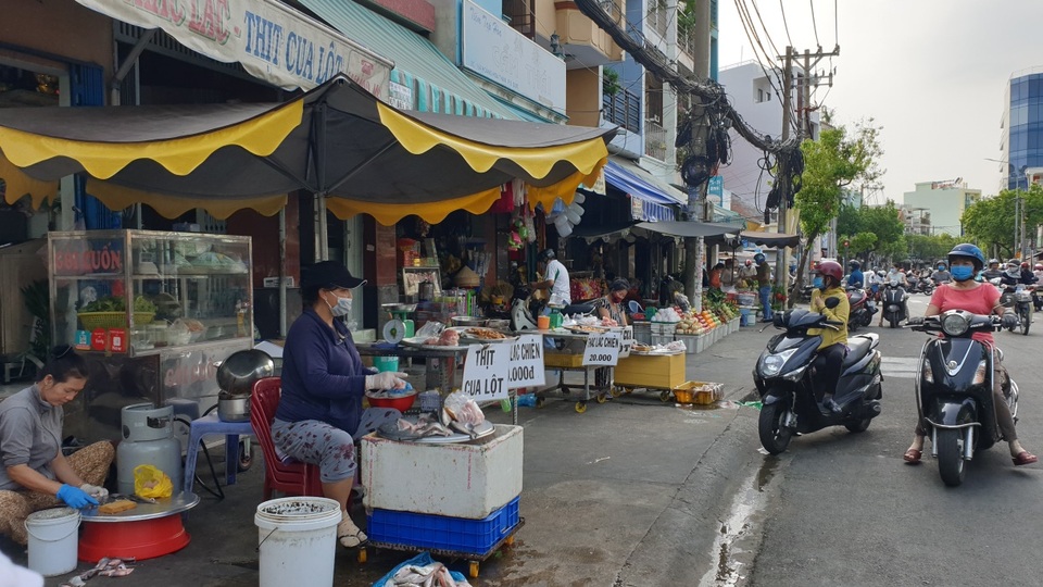 Sài Gòn ngày đầu nới lỏng cách ly - 6 Sài Gòn ngày đầu nới lỏng cách ly - 6