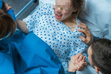 Bác sĩ kê giảm đau trong đẻ, mẹ chồng "cấm tiệt" vì sợ ảnh hưởng đến cháu