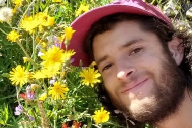 Éo le chàng trai sợ hẹn hò vì có bố bán tinh trùng 500 lần