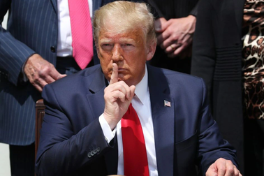 Bí ẩn người chỉ điểm biết rõ nơi cất giữ tài liệu mật của ông Trump