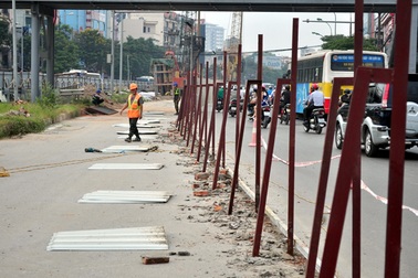 Hà Nội dỡ “lô cốt”, giải phóng lòng đường